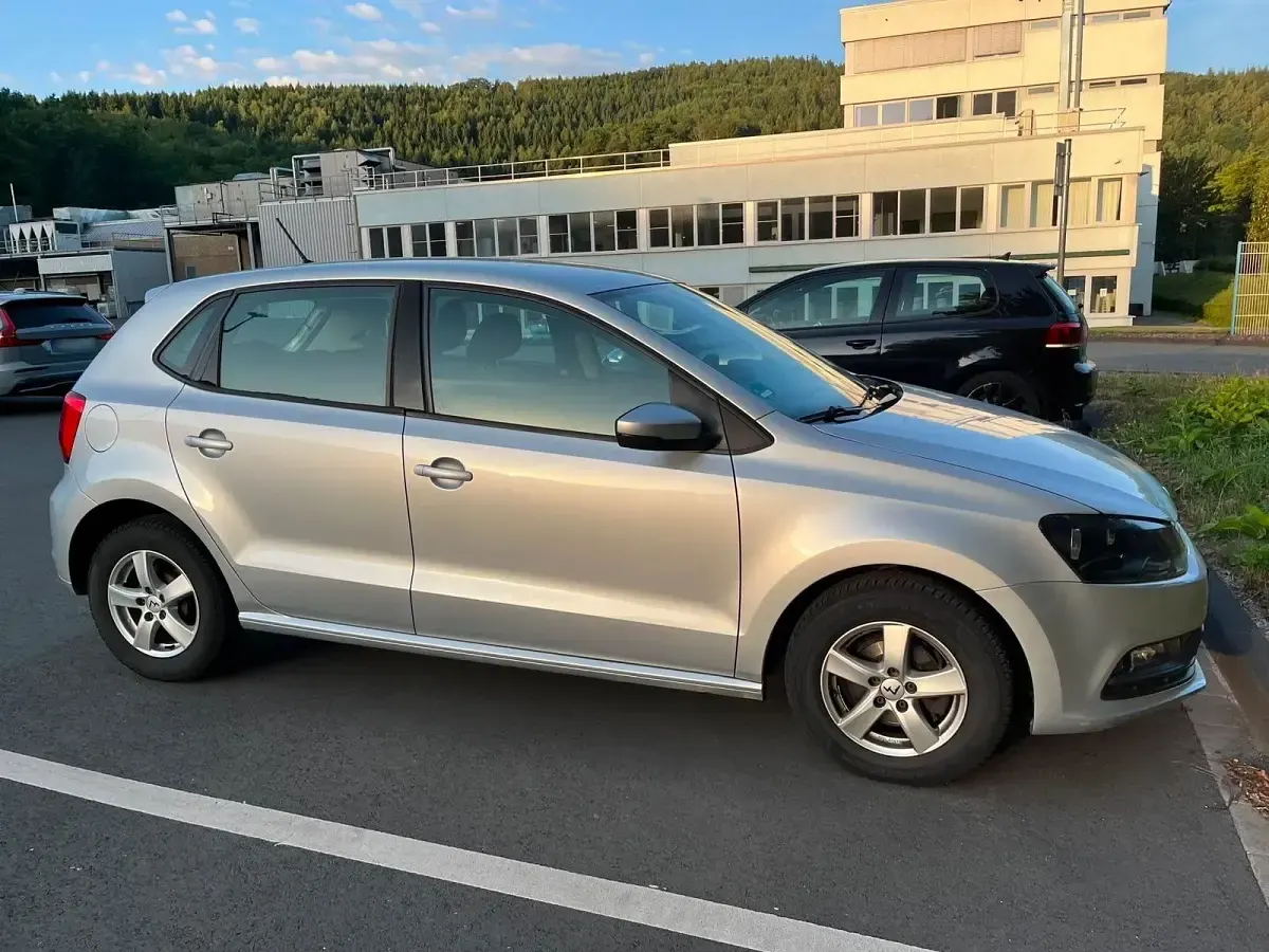 Gebraucht VW Polo Trendline 60 PS (44 kW) 2016 Silber Kleinwagen