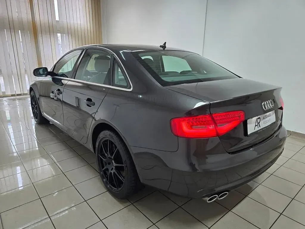 Używany Audi A4 Ambiente 224 KM (164 kW) 2015 Szary Sedan/Limuzyna