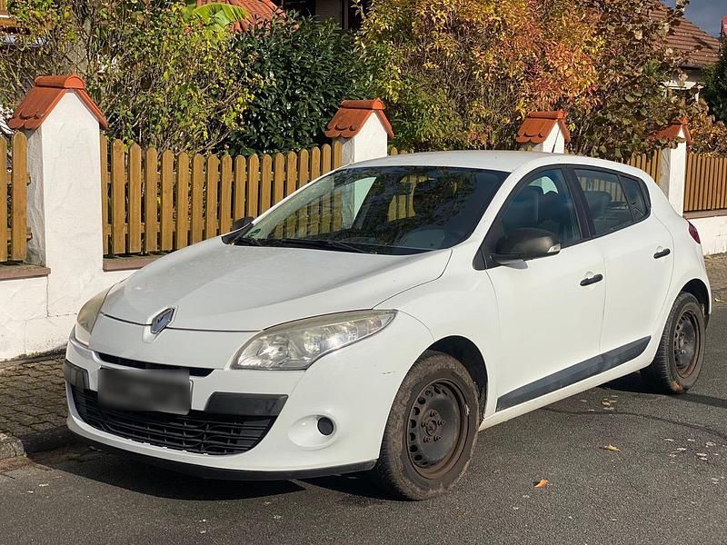 Weiß Gebraucht 2010 Renault Mégane III Limousine | 2.300 € (Superpreis) - Bild 1/4