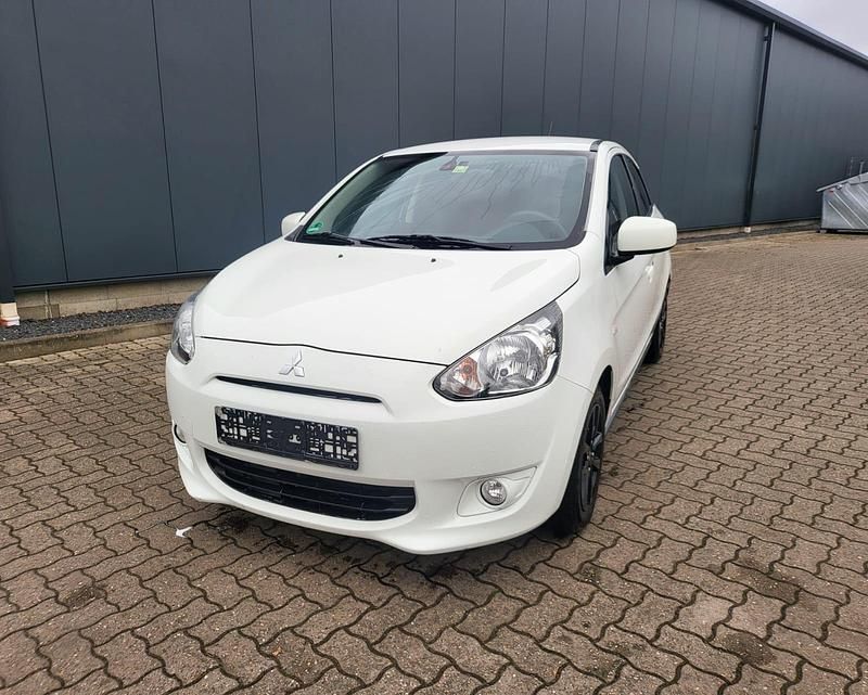 Weiß Gebraucht 2016 Mitsubishi Space Star Kleinwagen | 4.600 € (Fairer Preis) - Bild 1/4