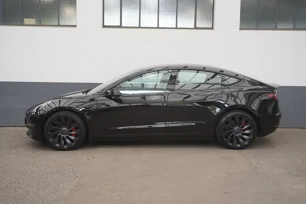 Käytetty Tesla Model 3 Performance 392 kW (534 HP) 2022 Musta Sedan