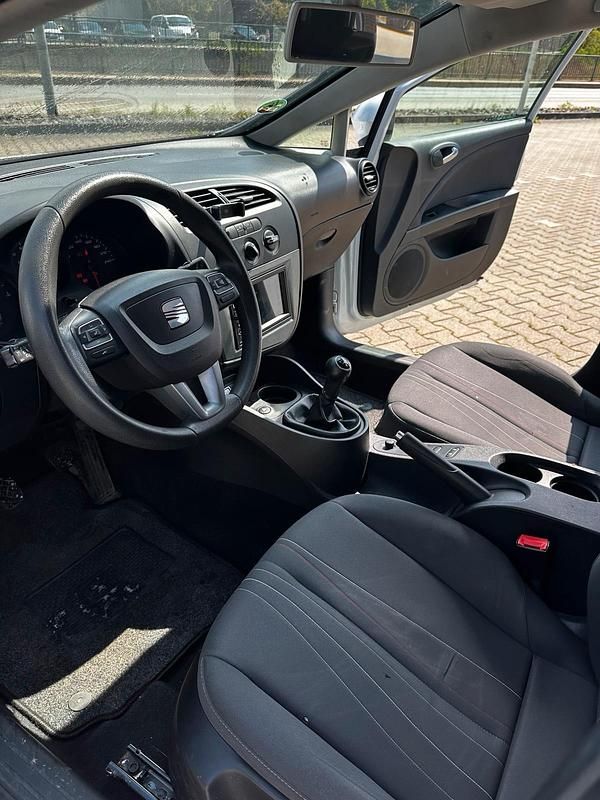 Gebraucht Seat Leon 105 PS (77 kW) 2012 Weiß Kleinwagen