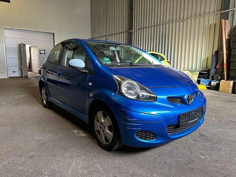 Blau Gebraucht 2009 Toyota Aygo Kleinwagen | 2.990 € (Guter Preis) - Bild 1/4