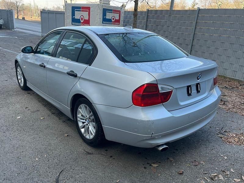Gebraucht BMW 318 129 PS (94 kW) 2006 Silber Limousine