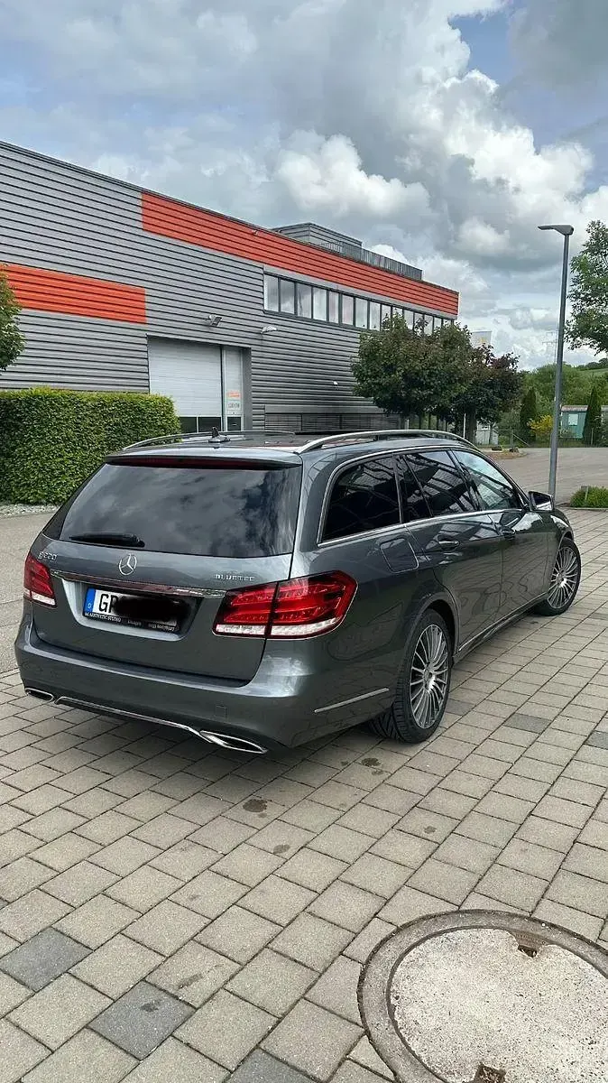 Gebraucht Mercedes E220 Avantgarde 170 PS (125 kW) 2016 Grau Limousine