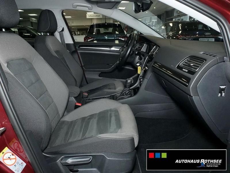 Gebraucht VW Golf VII 150 PS (110 kW) 2019 Cranberry red metallic Kombi
