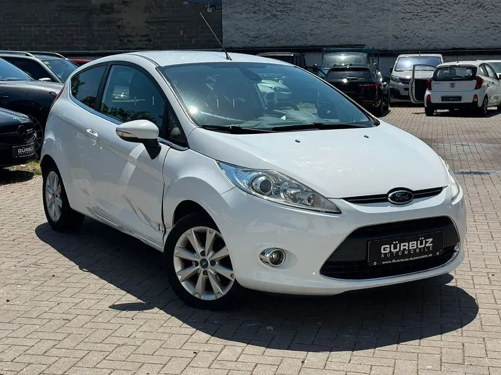 Gebraucht Ford Fiesta Titanium 82 PS (60 kW) 2011 Weiß Kleinwagen