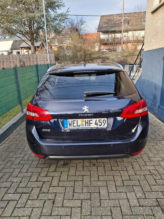 Gebraucht Peugeot 308 SW Allure 120 PS (88 kW) 2017 Blau Kombi