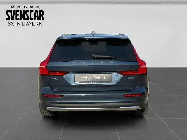 Gebraucht Volvo V60 CC 145 PS (106 kW) 2023 Kombi