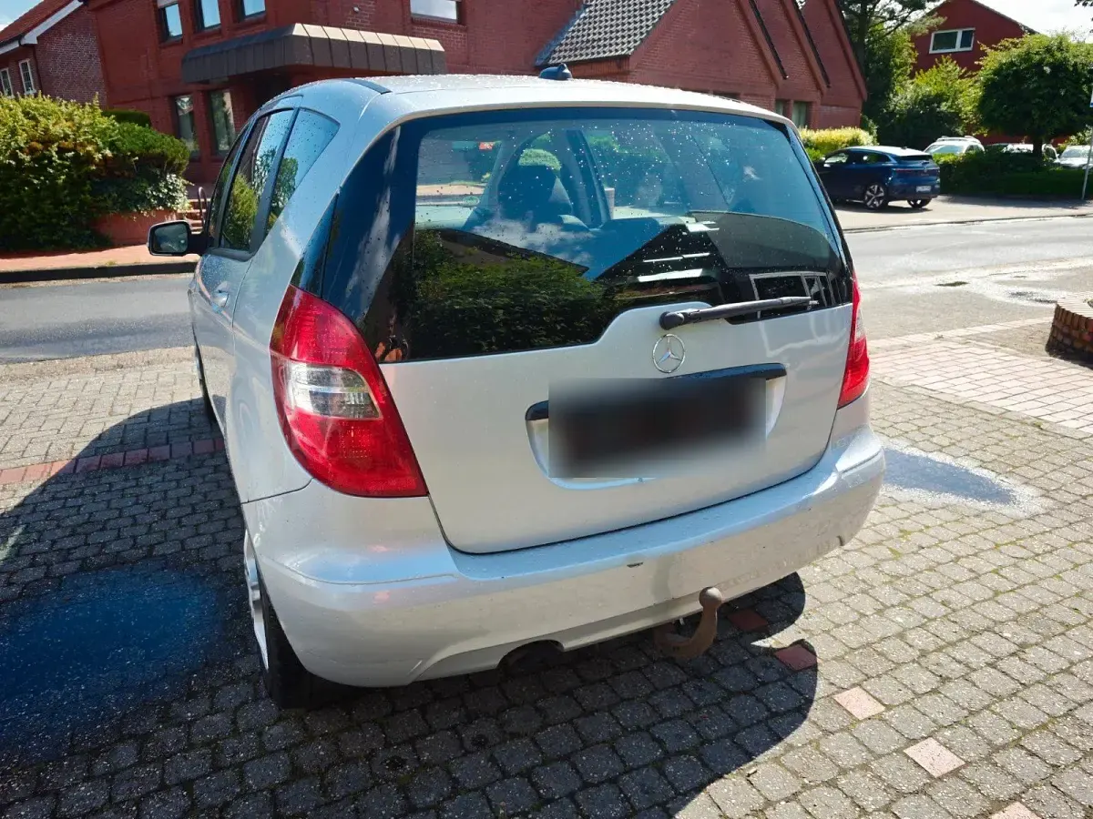 Gebraucht Mercedes A180 110 PS (80 kW) 2011 Silber Kleinwagen