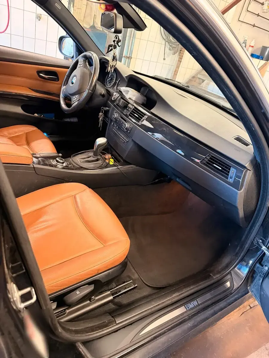 Gebraucht BMW 325 M Sport 197 PS (144 kW) 2010 Schwarz Kombi