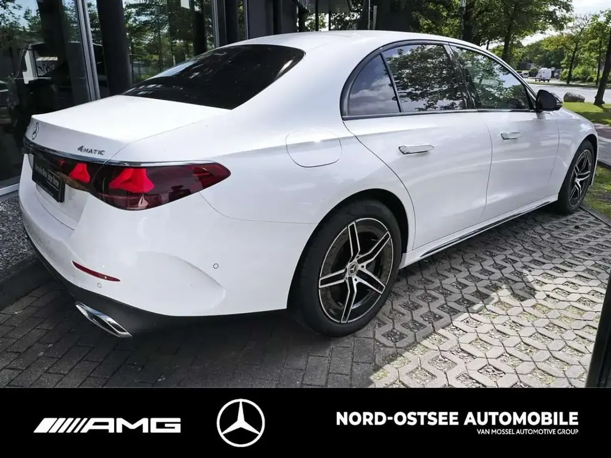 Gebraucht Mercedes E300 Night 204 PS (150 kW) 2024 Unilack polarweiß Limousine