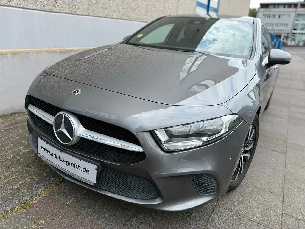 Gebraucht Mercedes A180 116 PS (85 kW) 2020 Grau Limousine