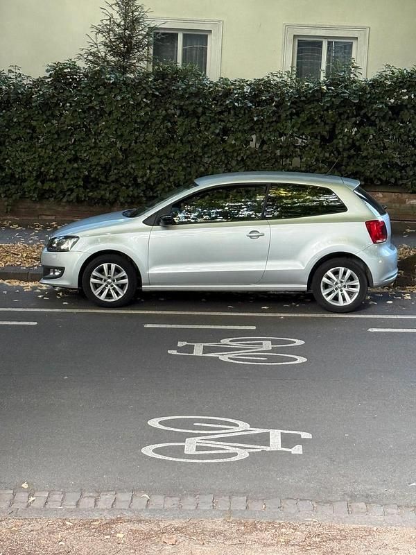 Silber Gebraucht 2011 VW Polo Style Kleinwagen | 3.999 € (Superpreis) - Bild 1/4