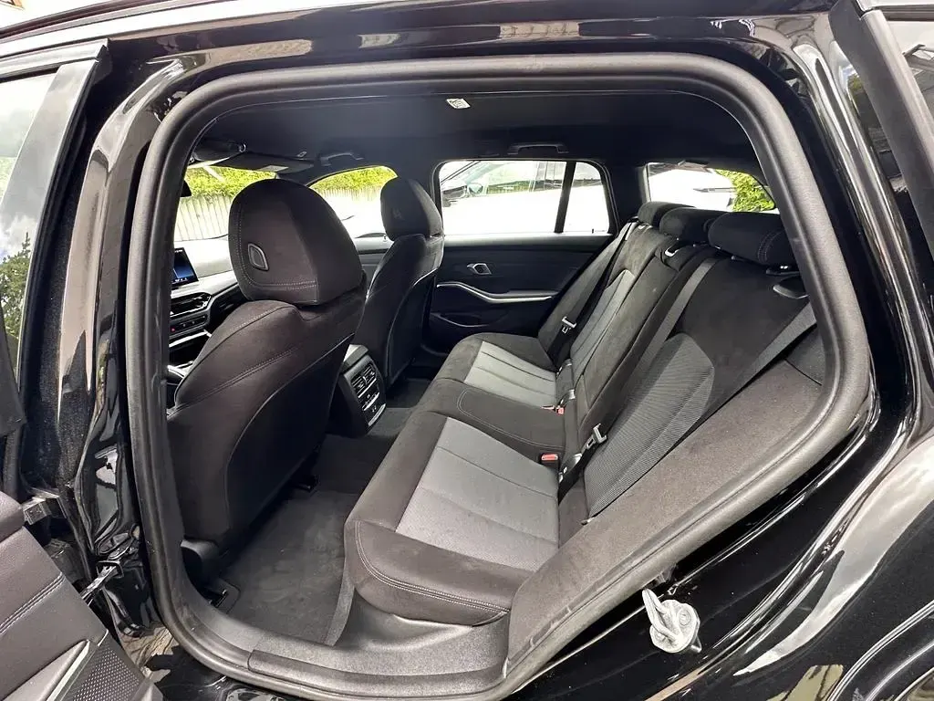 Gebraucht BMW 330 M Sport 245 PS (180 kW) 2025 Schwarz Kombi