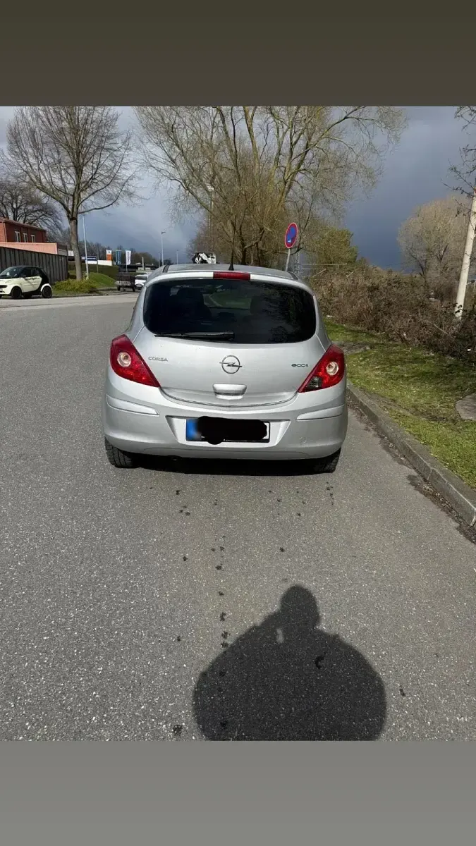 Używany Opel Corsa 70 KM (51 kW) 2010 Srebrny Hatchback
