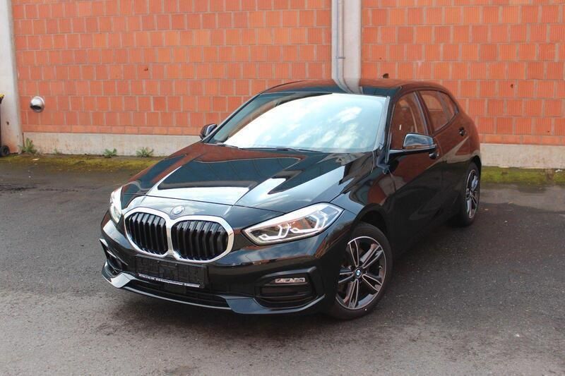 Schwarz Gebraucht 2020 BMW 118 Sport Line Kleinwagen | 19.999 € (Fairer Preis) - Bild 1/4
