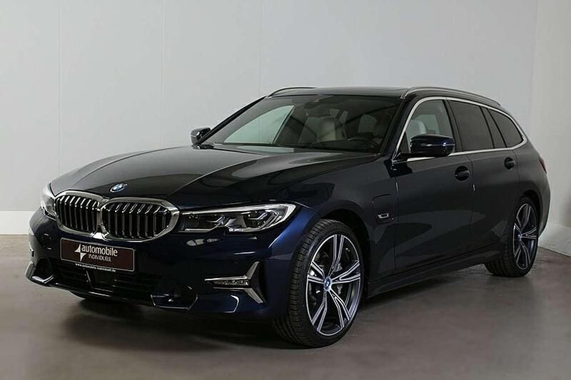 Blau Gebraucht 2022 BMW 330e Luxury Line Kombi | 33.340 € (Fairer Preis) - Bild 1/4