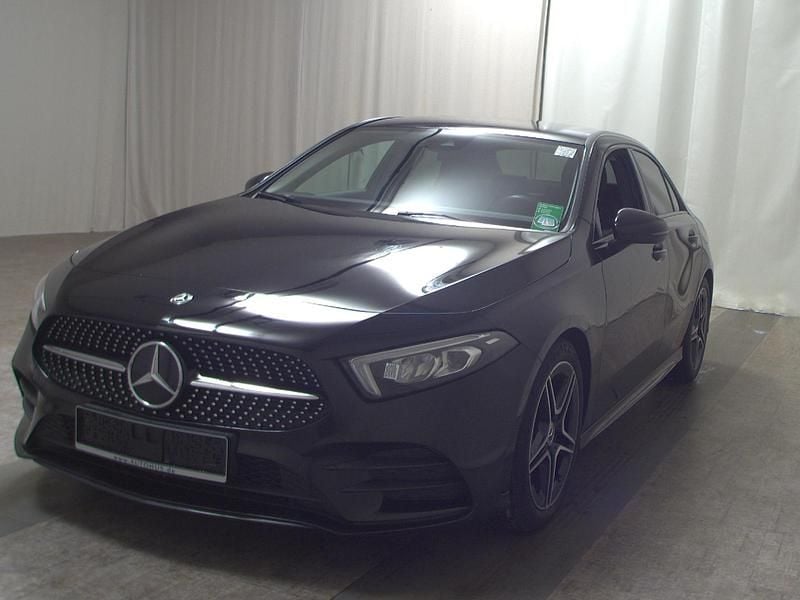 Gebraucht Mercedes A200 AMG line 163 PS (119 kW) 2020 Schwarz Limousine