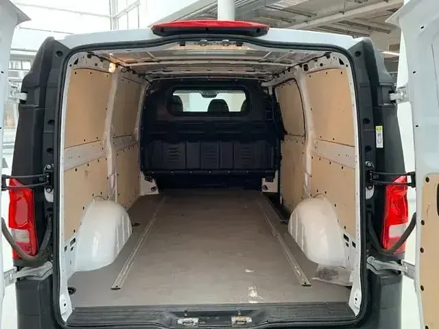 Gebraucht Mercedes e-Vito 85 kW (116 PS) 2020 Arktikweiß Van