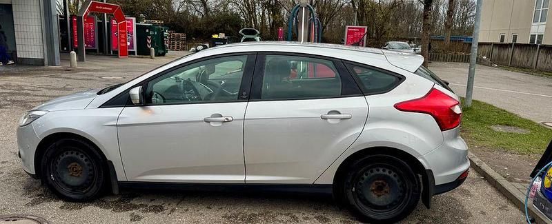 Gebraucht Ford Focus 125 PS (91 kW) 2012 Silber Limousine
