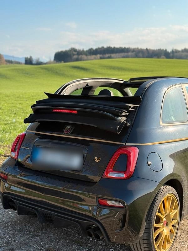 Usado Abarth 595C 165 HP (121 kW) 2020 Preto Cabrios