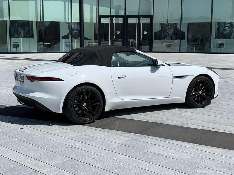 Gebraucht Jaguar F-Type R-Dynamic 300 PS (220 kW) 2018 Weiß Cabrio