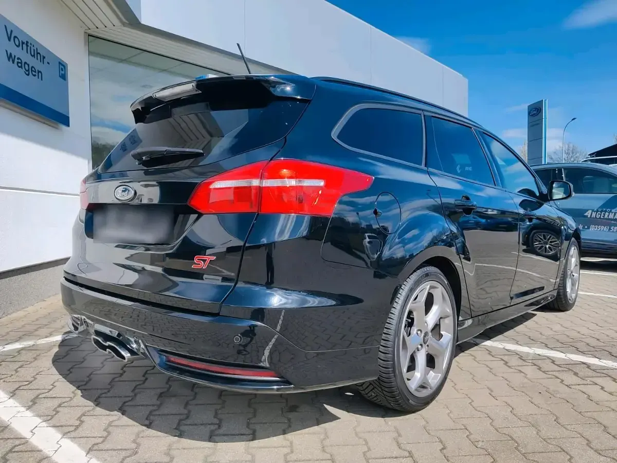 Używany Ford Focus ST 250 KM (183 kW) 2018 Czarny Kombi