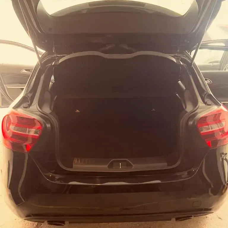 Gebraucht Mercedes A180 109 PS (80 kW) 2015 Schwarz Limousine