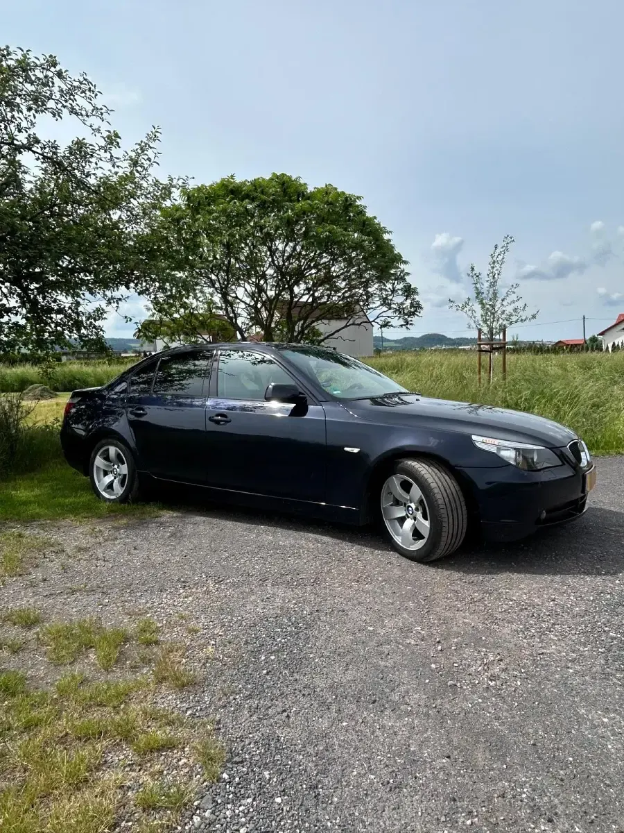 Gebraucht BMW 523 177 PS (130 kW) 2006 Blau Limousine