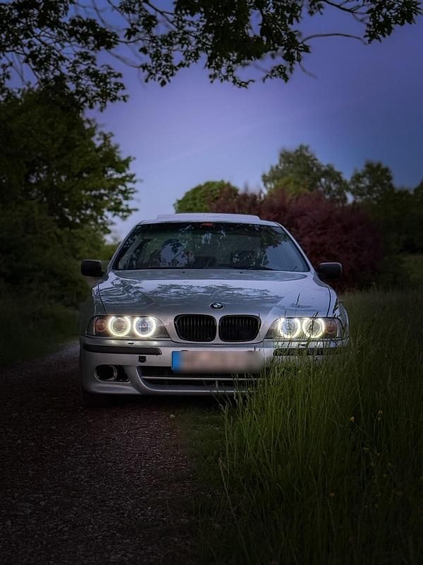 Silber Gebraucht 1999 BMW 520 Limousine | 2.250 € (Etwas zu teuer) - Bild 1/4
