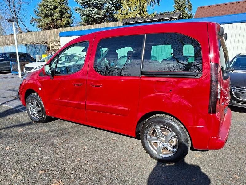 Gebraucht Peugeot Partner Tepee Active 110 PS (80 kW) 2018 Rot Van / Kleinbus