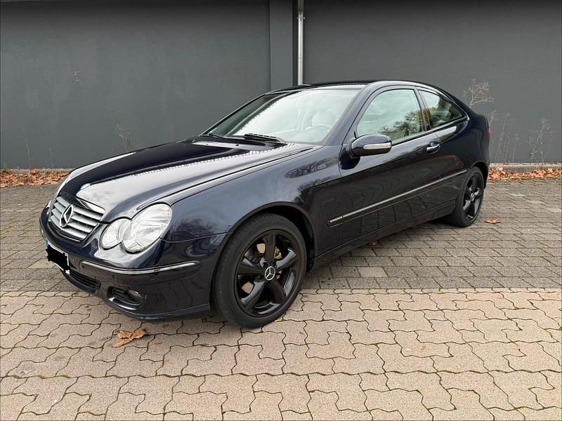 Blau Gebraucht 2006 Mercedes C200 Coupé | 5.400 € (Etwas zu teuer) - Bild 1/4