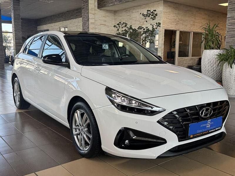 Weiß Gebraucht 2022 Hyundai i30 Edition 30+ Limousine | 18.500 € (Guter Preis) - Bild 1/4