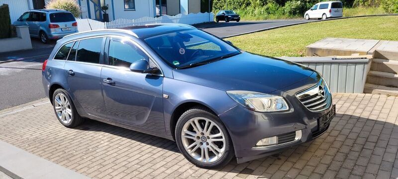 Blau Gebraucht 2010 Opel Insignia Kombi | 3.600 € (Superpreis) - Bild 1/4