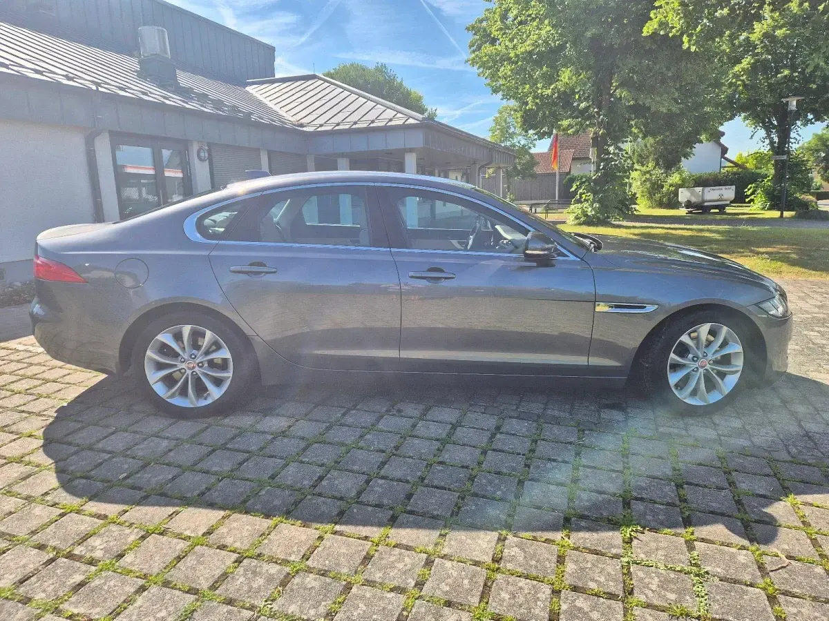 Gebraucht Jaguar XF Prestige 300 PS (220 kW) 2015 Grau Limousine