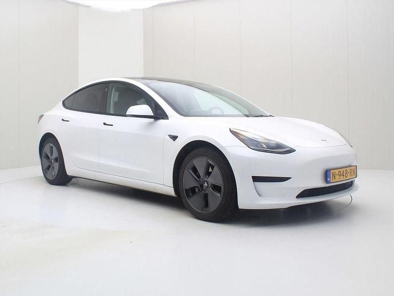 Gebraucht Tesla Model 3 Standard Range 225 kW (306 PS) 2021 Weiß Limousine