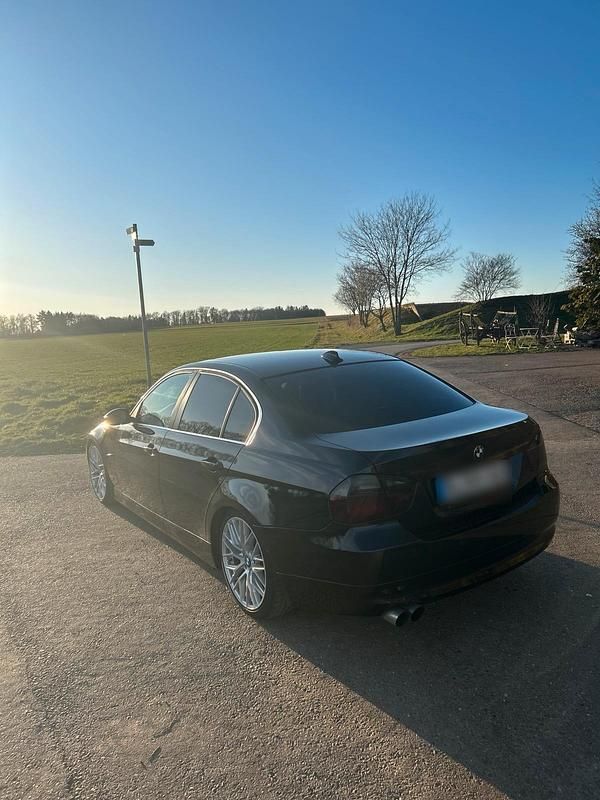 Gebraucht BMW 325 218 PS (160 kW) 2008 Schwarz Limousine