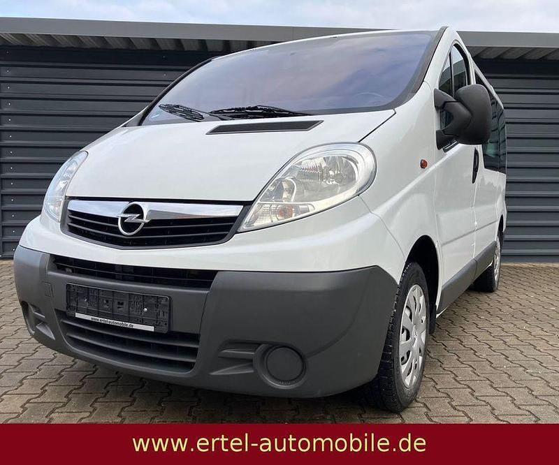 Weiß Gebraucht 2010 Opel Vivaro Van / Kleinbus | 9.900 € (Teuer) - Bild 1/4