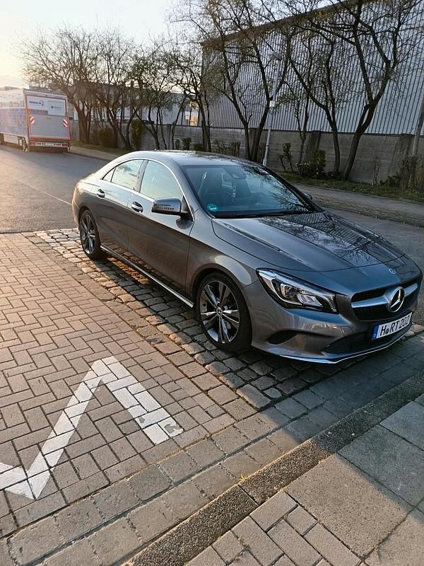 Gebraucht Mercedes CLA180 AMG line 122 PS (89 kW) 2017 Grau Limousine