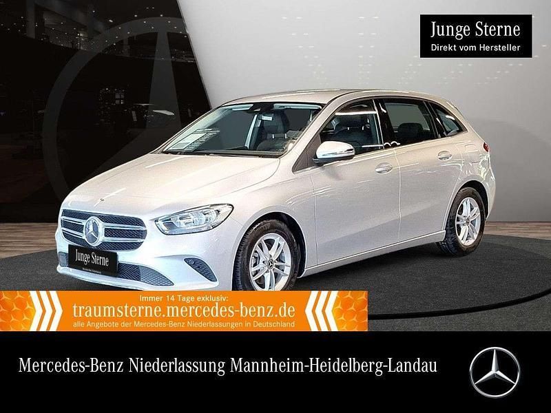 Silber Gebraucht 2020 Mercedes B180 Style Van / Kleinbus | 22.890 € (Etwas zu teuer) - Bild 1/3