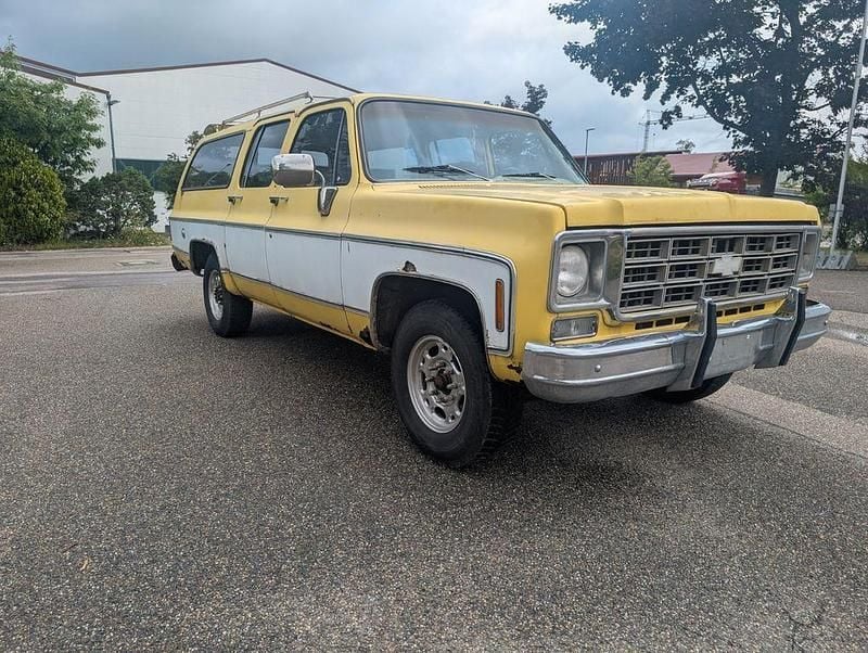 Gelb Gebraucht 1978 Chevrolet Suburban SUV | 5.999 € - Bild 1/4