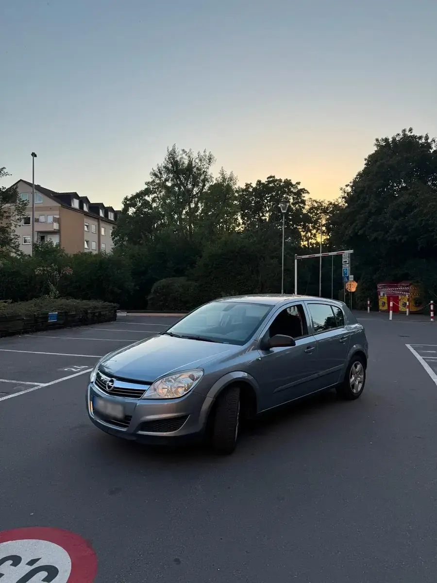 Gebraucht Opel Astra 90 PS (66 kW) 2008 Blau Kleinwagen