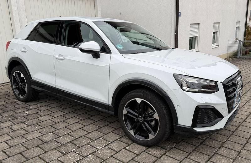 Weiß Gebraucht 2024 Audi Q2 Advanced Plus SUV | 29.950 € (Fairer Preis) - Bild 1/4