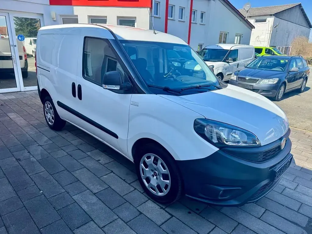 Gebraucht Fiat Doblò 101 PS (74 kW) 2022 Weiß Van / Kleinbus