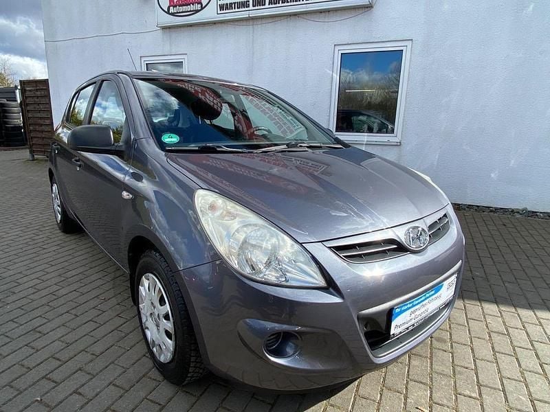 Grau Gebraucht 2012 Hyundai i20 Classic Kleinwagen | 5.950 € (Fairer Preis) - Bild 1/4