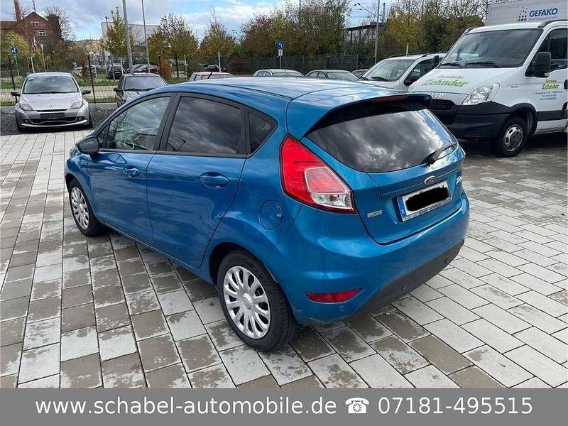 Gebraucht Ford Fiesta Trend 101 PS (74 kW) 2013 Blau Kleinwagen