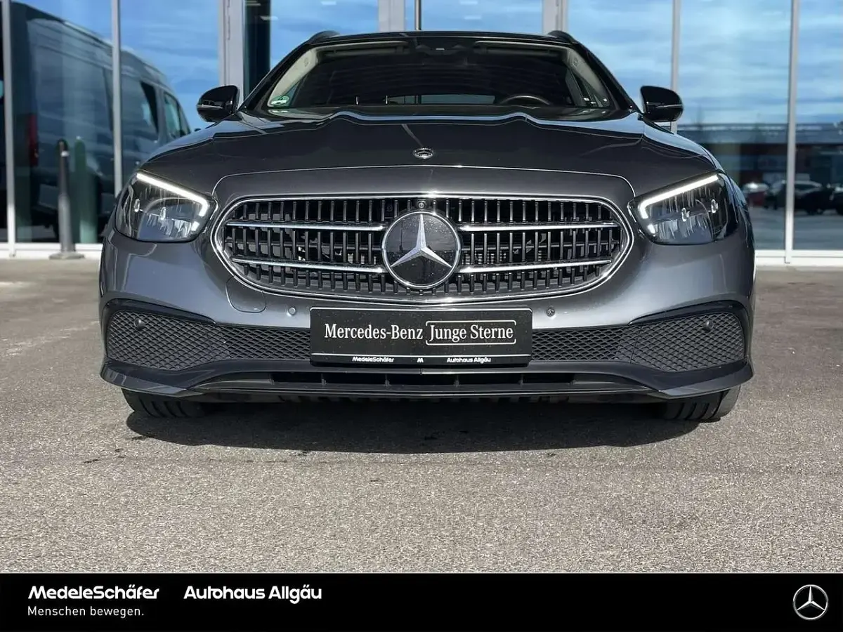 Gebraucht Mercedes E300 Avantgarde 306 PS (225 kW) 2022 Lack selenitgrau (metallic) Kombi