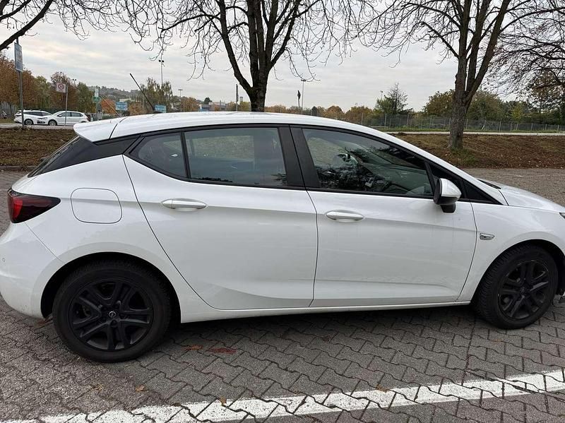 Gebraucht Opel Astra Edition 105 PS (77 kW) 2017 Weiß Kleinwagen