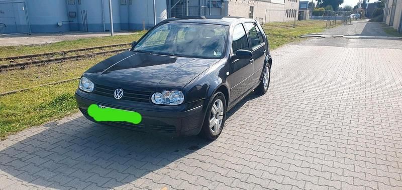 Schwarz Gebraucht 2003 VW Golf IV Kombi | 1.900 € (Etwas zu teuer) - Bild 1/4